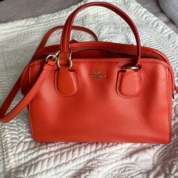 Vibrant grapefruit orange coach crossbody handbag - Picture 2 of 14